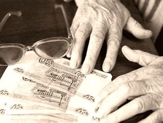 У 98-летней бабушки отбирают пособие, начисленное по ошибке
